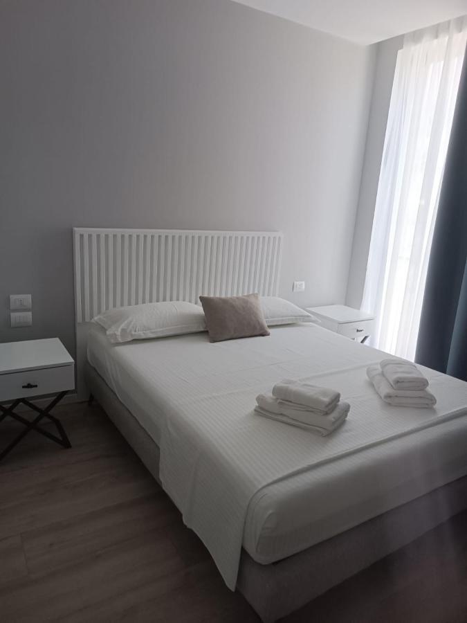 Hotel Dukes Albania à Radhimë Extérieur photo