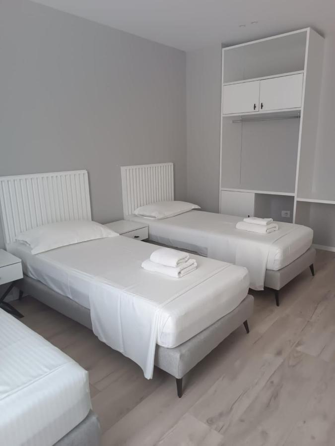 Hotel Dukes Albania à Radhimë Extérieur photo