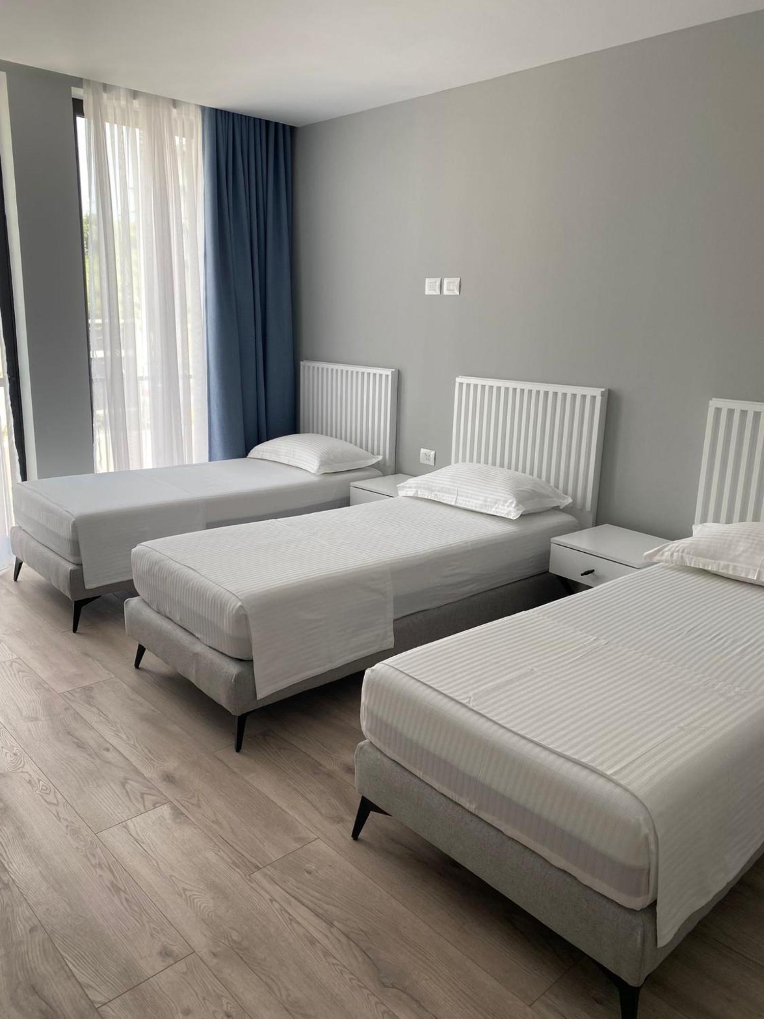 Hotel Dukes Albania à Radhimë Extérieur photo
