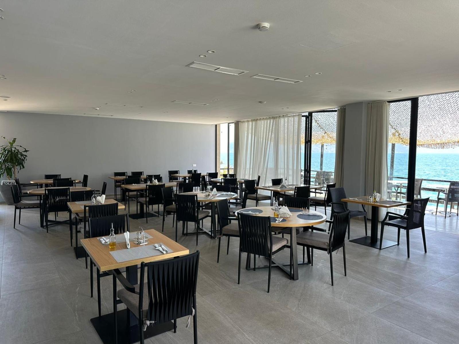 Hotel Dukes Albania à Radhimë Extérieur photo