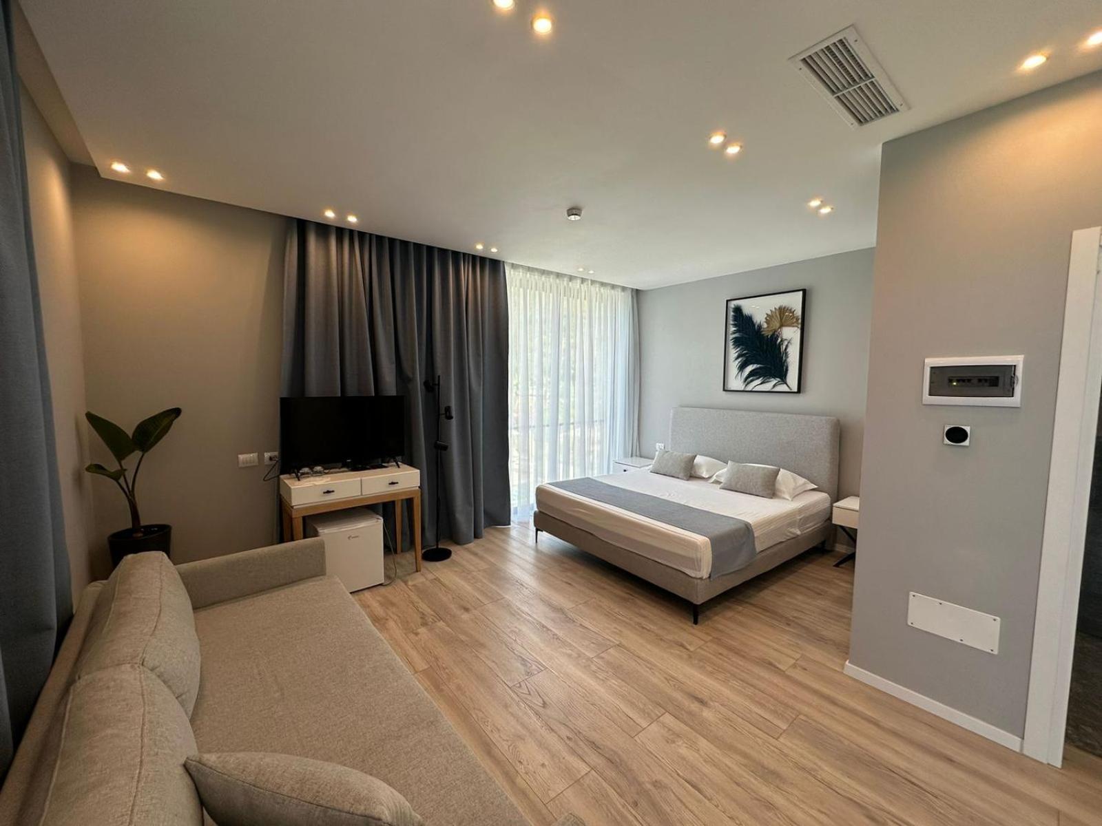 Hotel Dukes Albania à Radhimë Extérieur photo