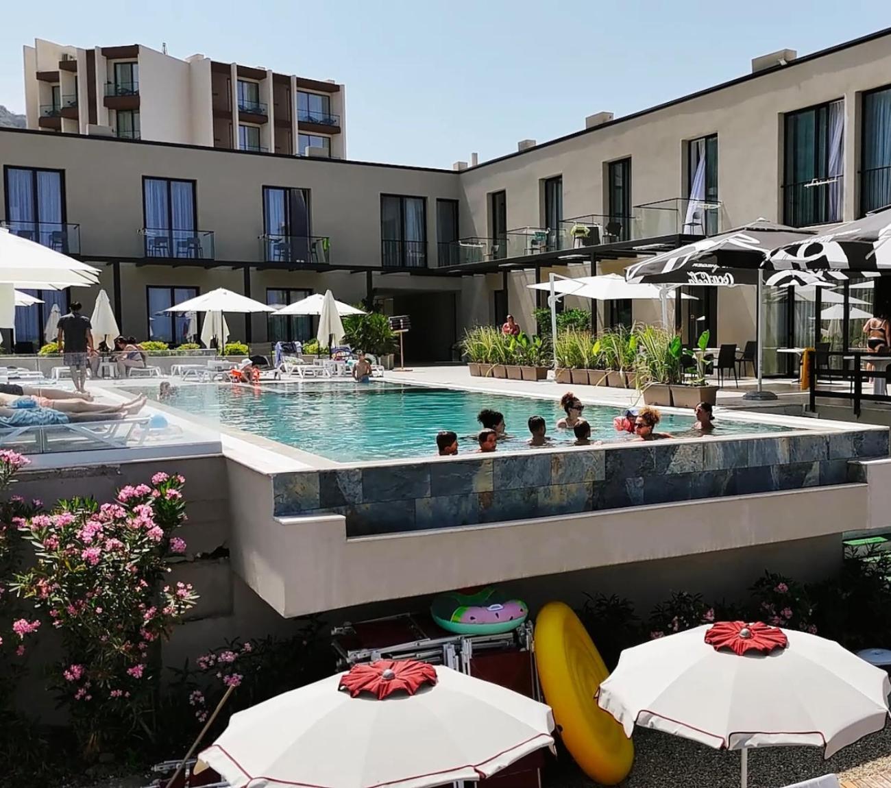 Hotel Dukes Albania à Radhimë Extérieur photo