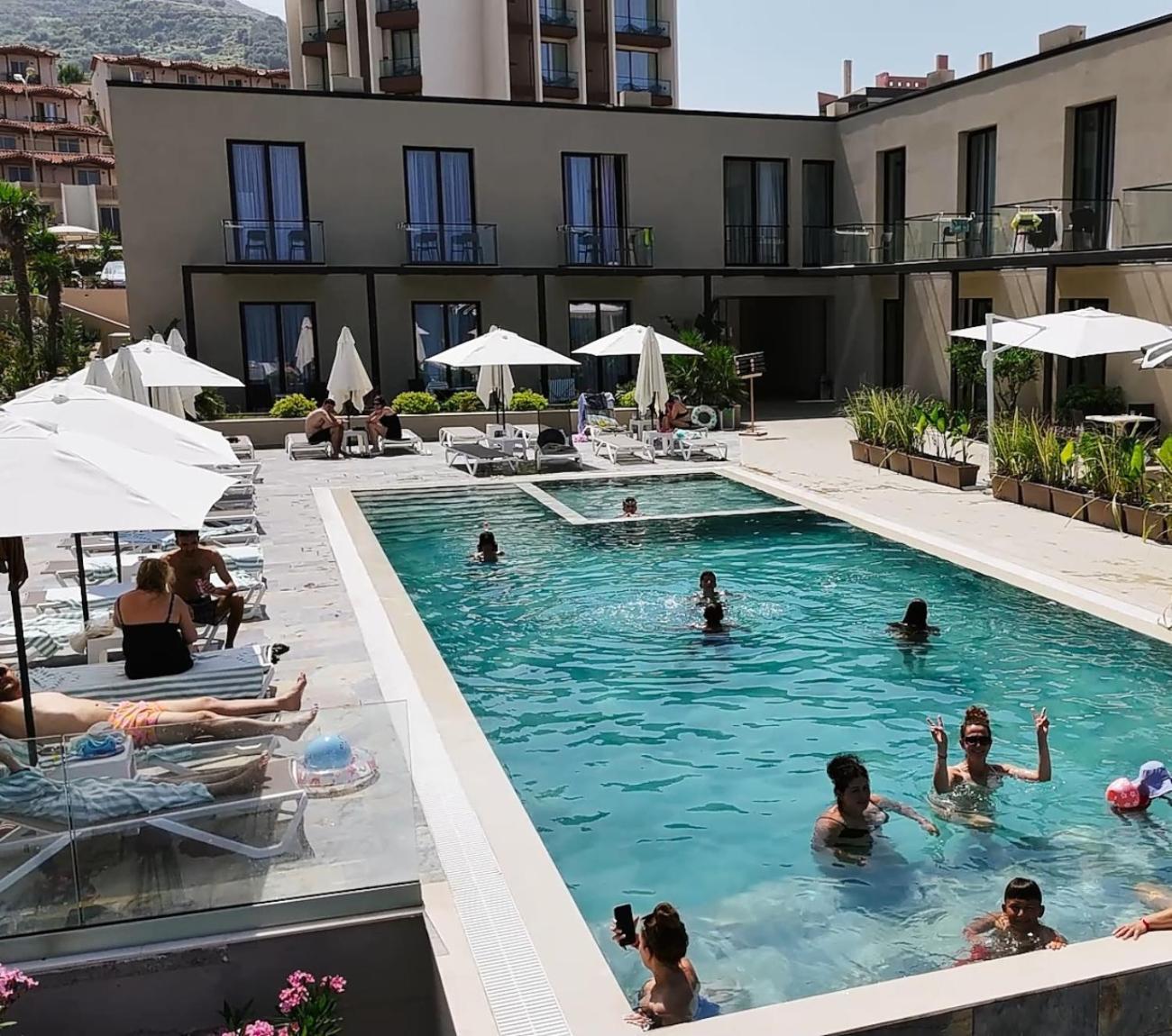 Hotel Dukes Albania à Radhimë Extérieur photo